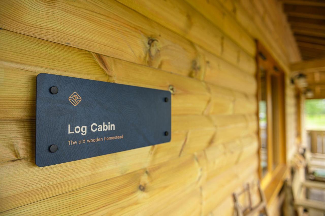 Luxury Log Cabin With A Hot Tub Stone  Exteriér fotografie
