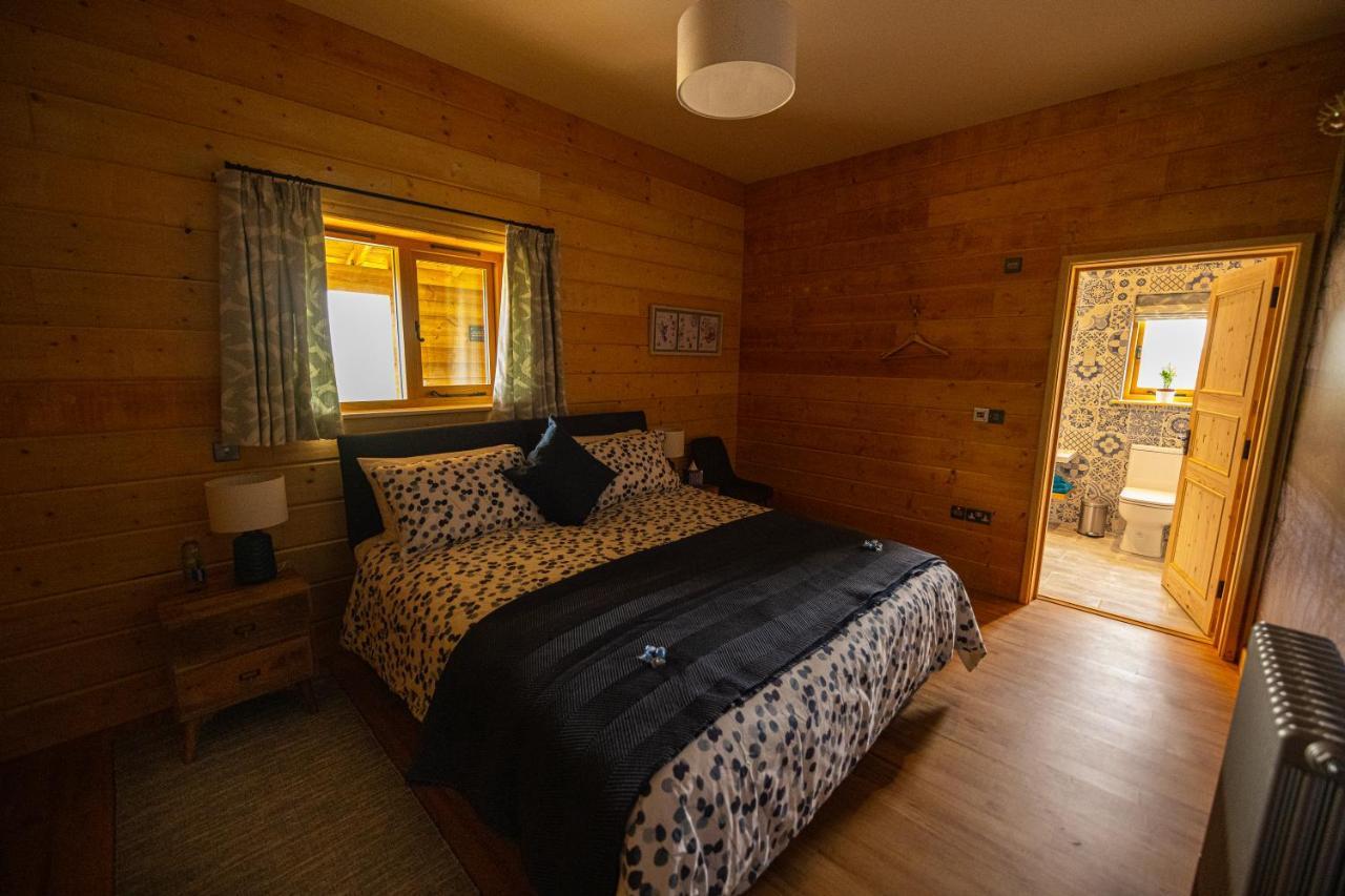 Luxury Log Cabin With A Hot Tub Stone  Exteriér fotografie