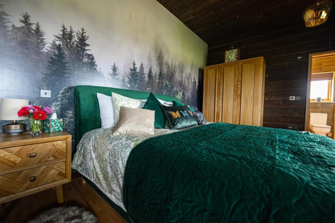 Luxury Log Cabin With A Hot Tub Stone  Exteriér fotografie