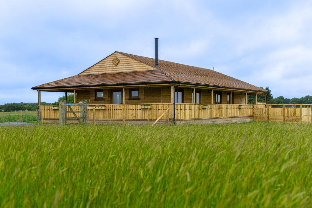Luxury Log Cabin With A Hot Tub Stone  Exteriér fotografie