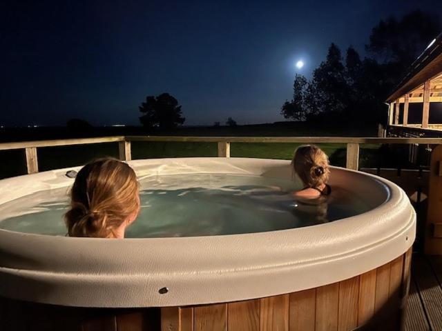 Luxury Log Cabin With A Hot Tub Stone  Exteriér fotografie